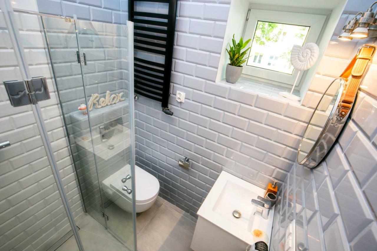 Berg Apartament Red Obok Starego Miasta グダニスク エクステリア 写真
